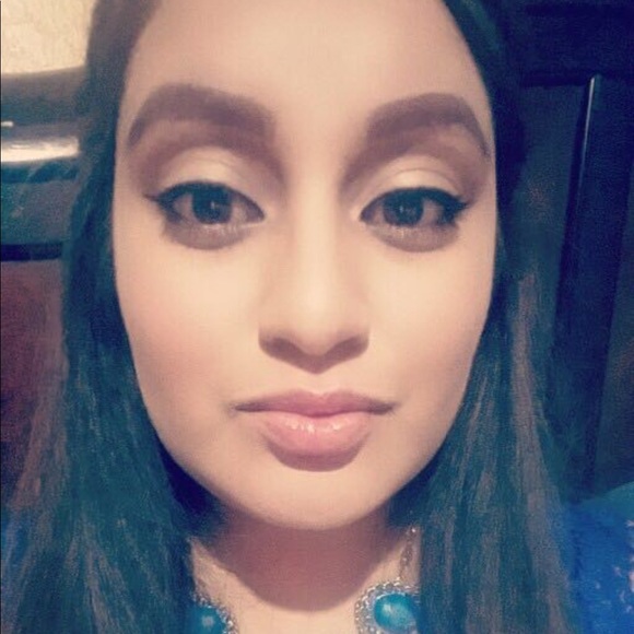 Meet your Posher, Isabelle - Picture 1 of 1